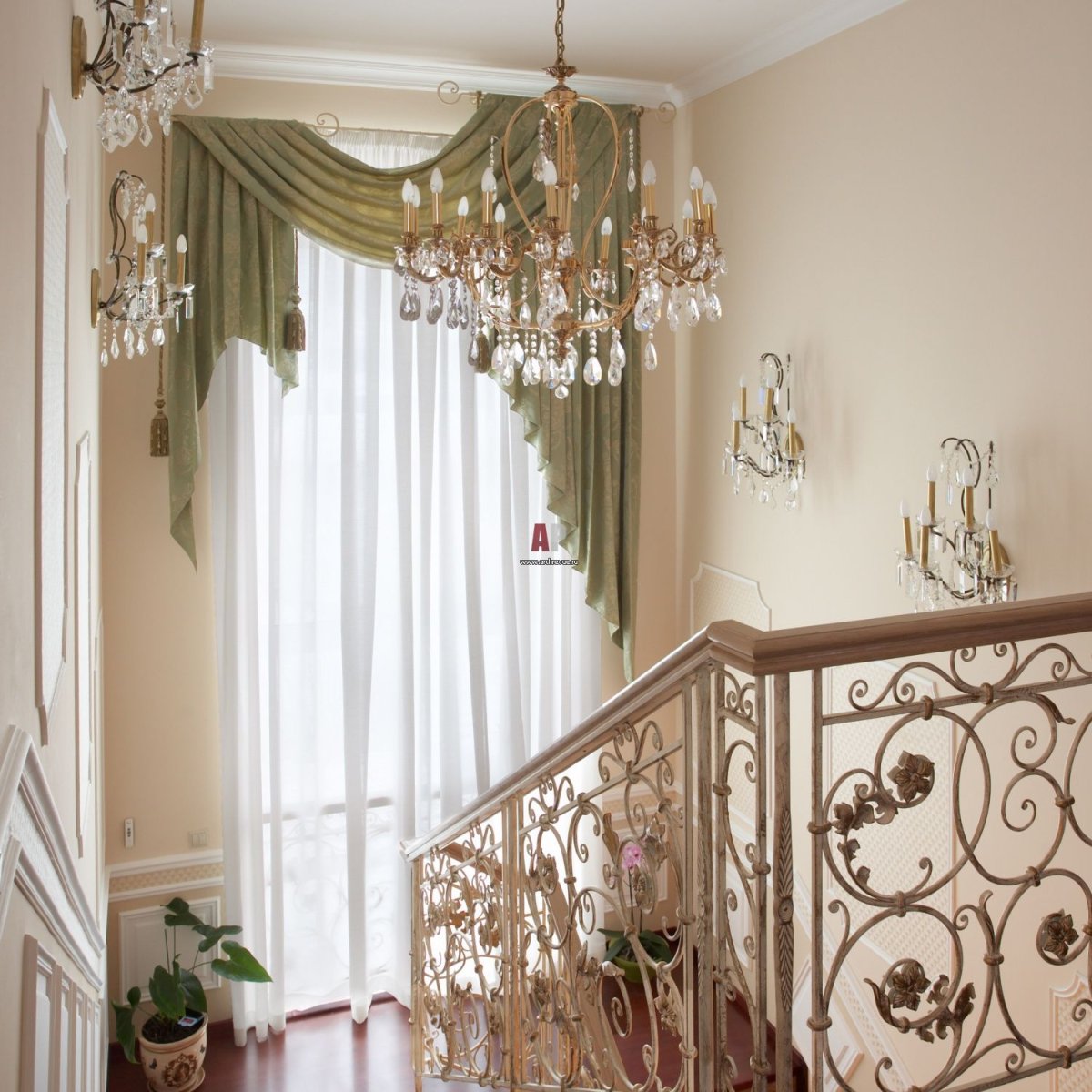 Шторы на лестничный пролет