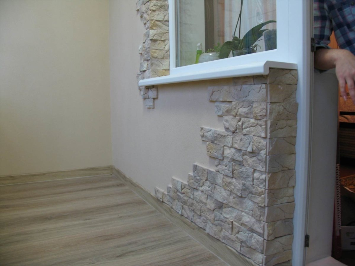 Декоративный камень на балконе