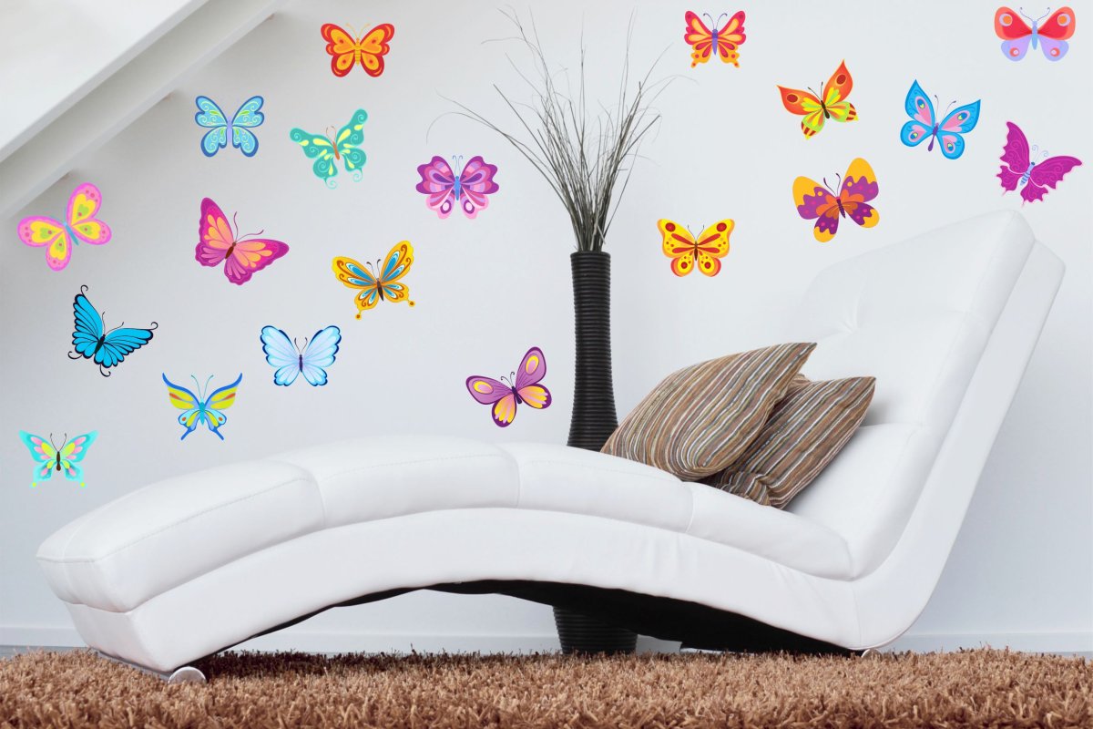 Окна на зеленой стене