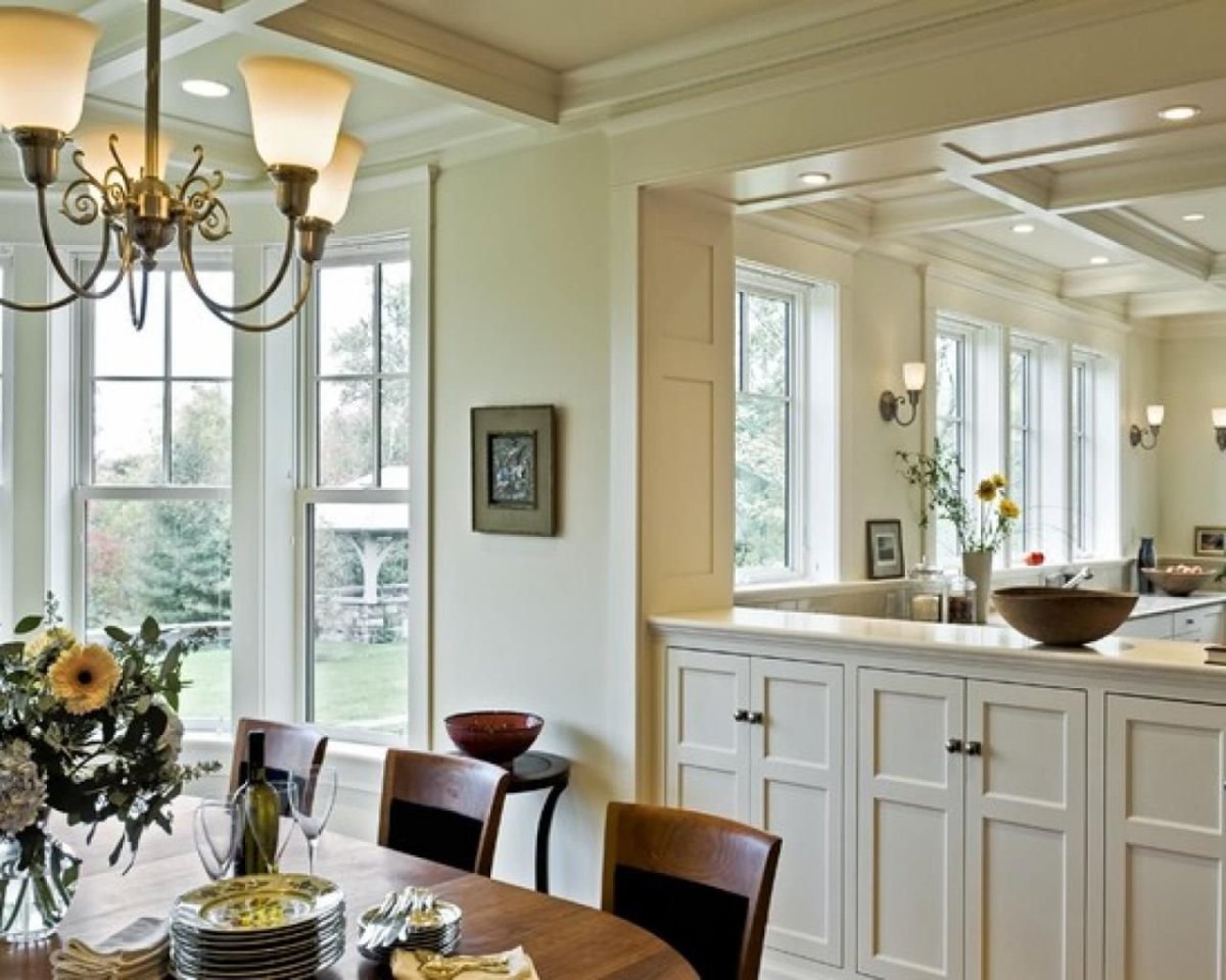 Окно между кухней и гостиной