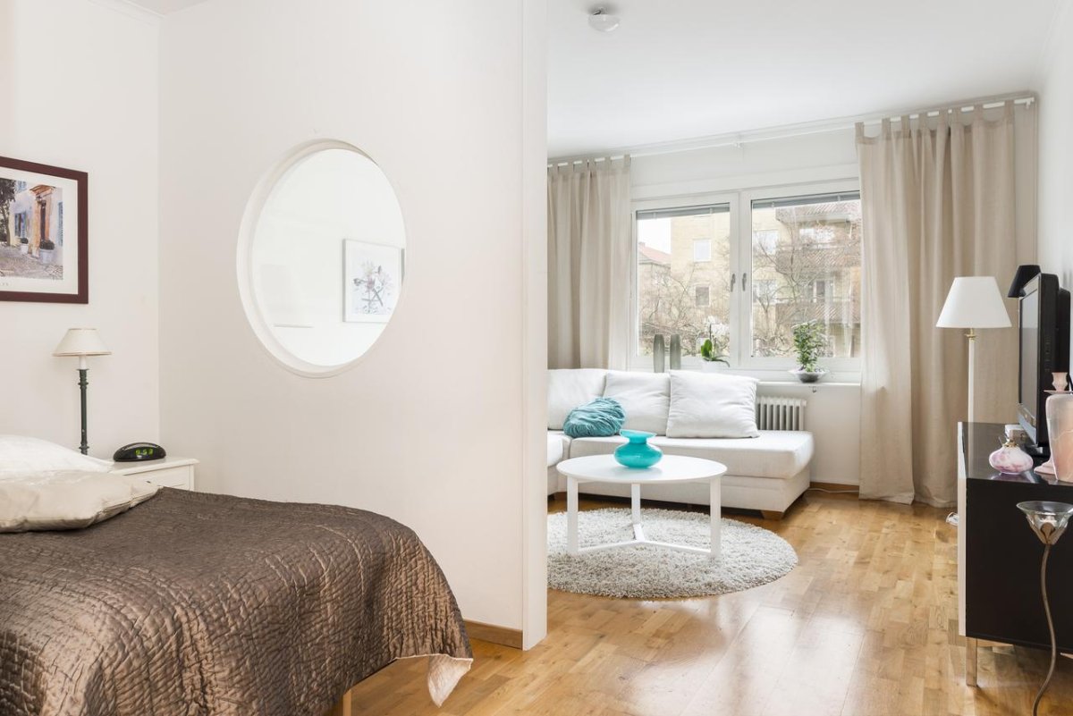 Спальня гостиная с 2 окнами