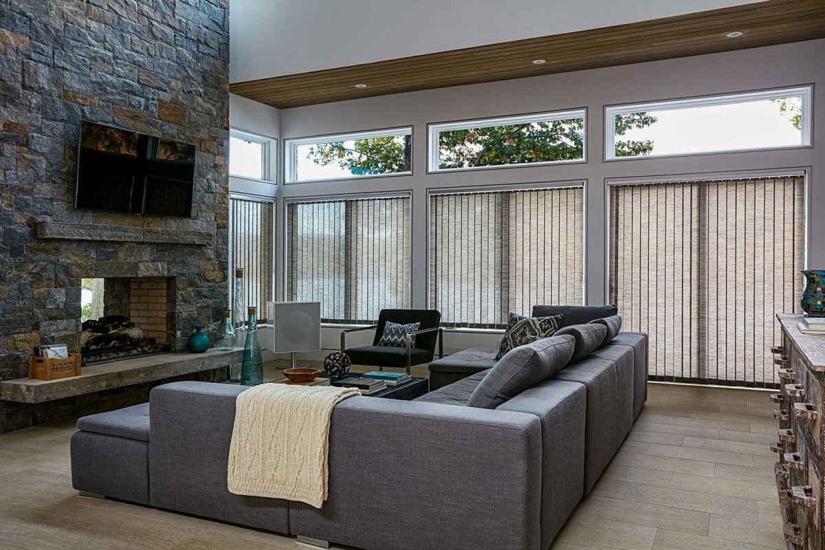 Жалюзи в интерьере спальни