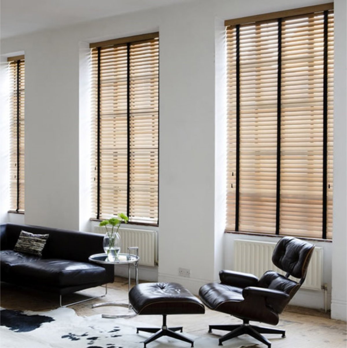 Жалюзи деревянные горизонтальные в офисе