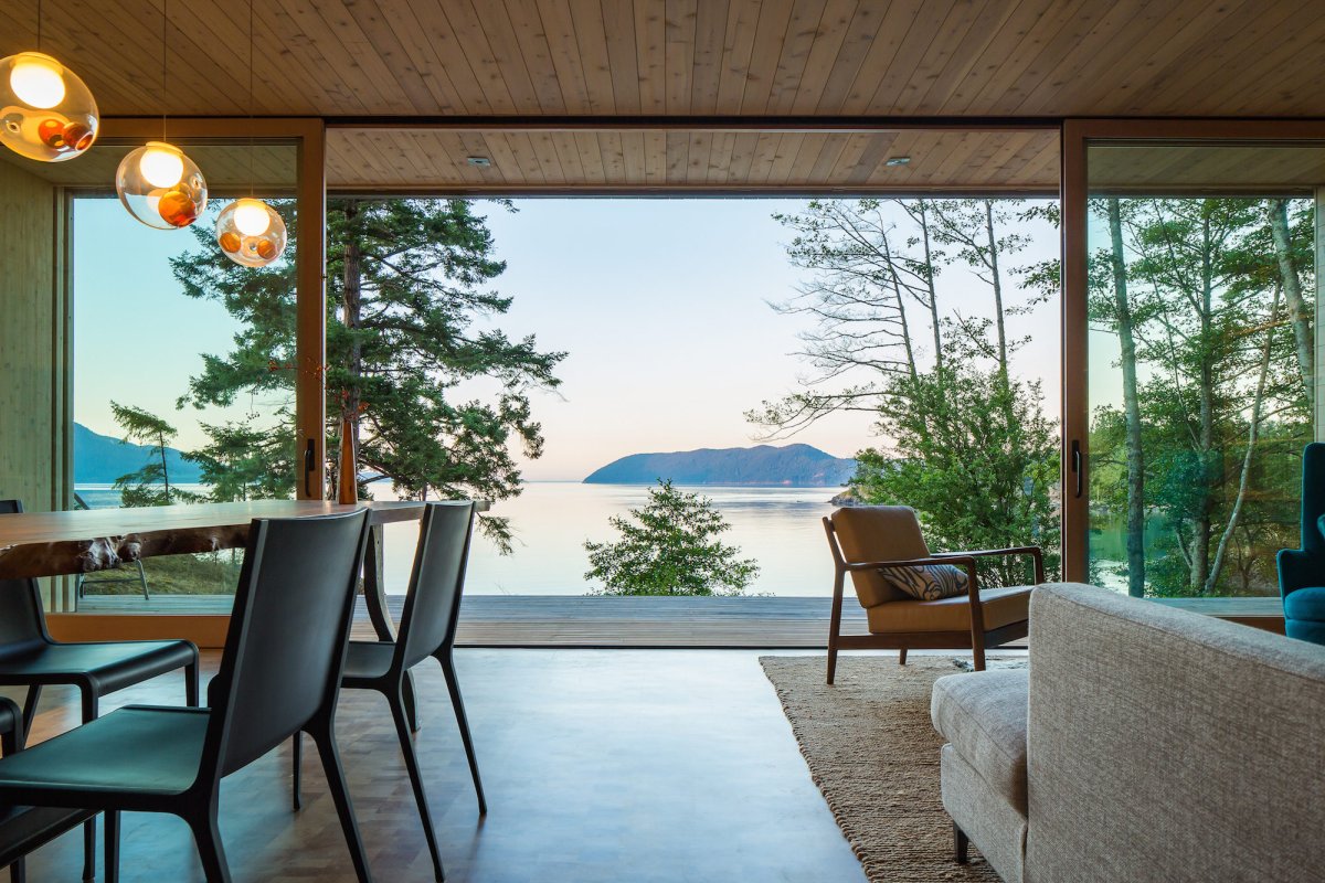 Терраса с видом на озеро