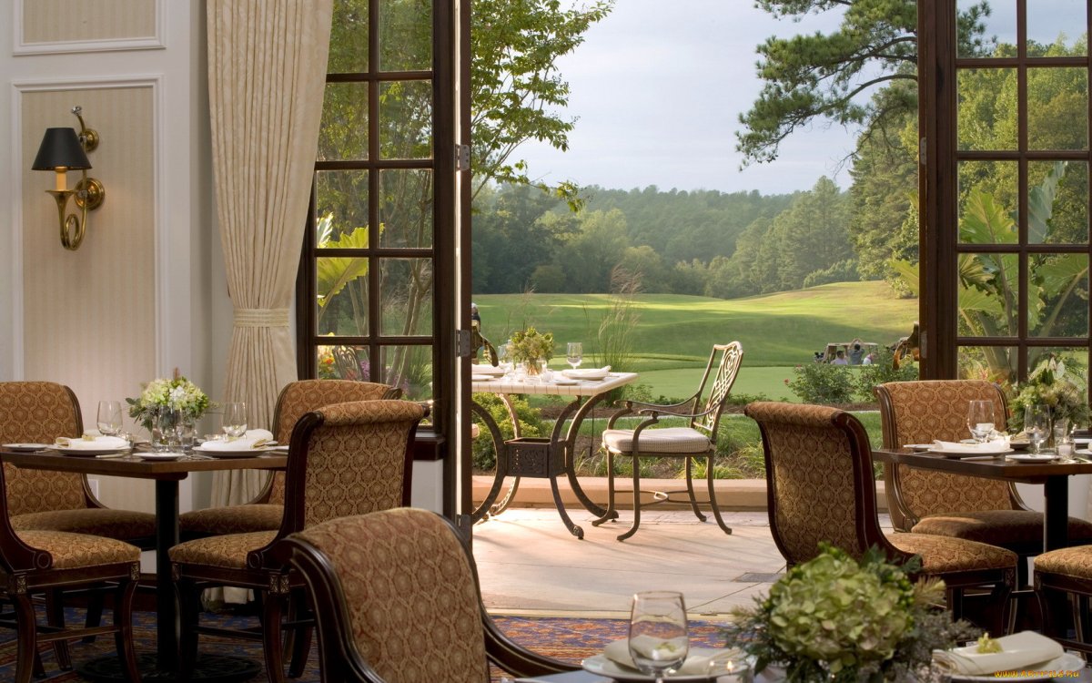 Вид с террасы на сад