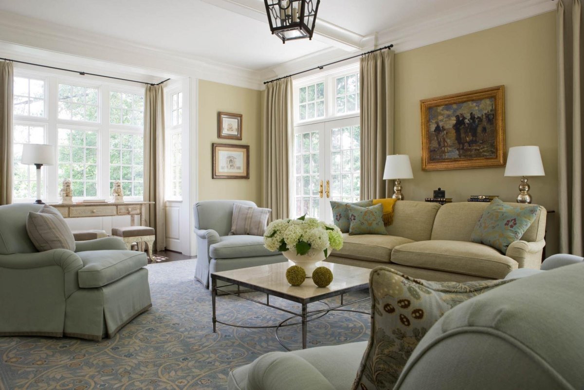 Три окна в гостиной