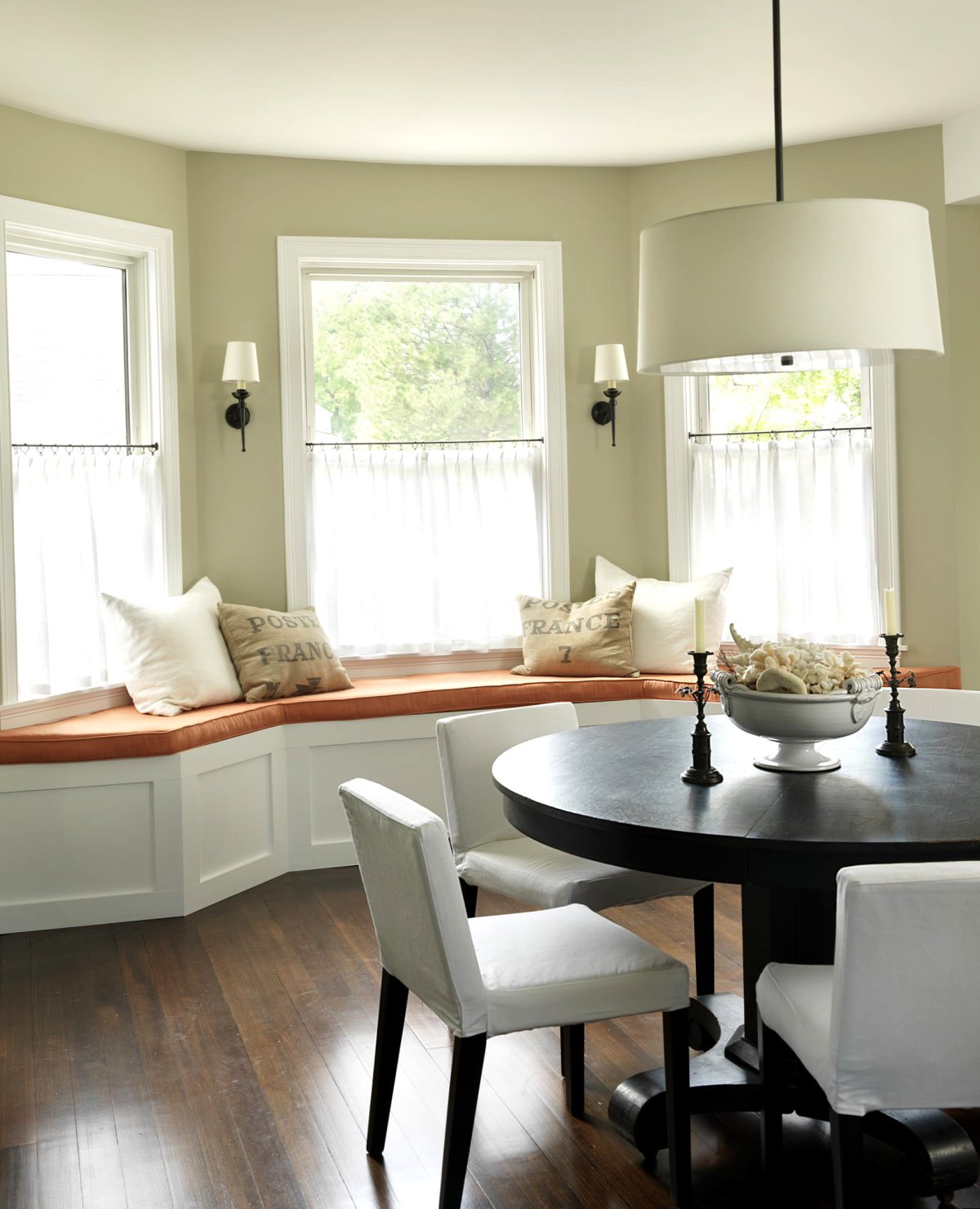 Экер с панорамными окнами