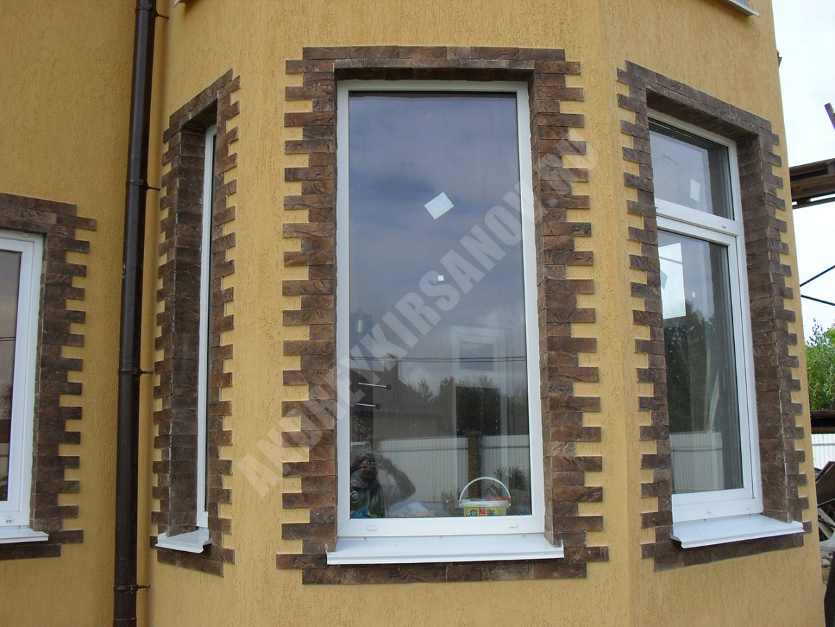 Отделка оконных откосов снаружи декоративным камнем