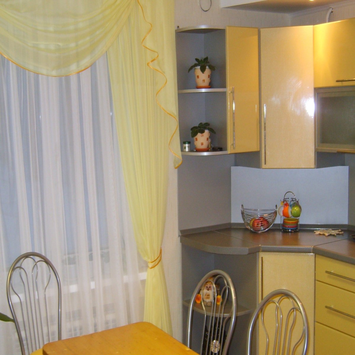 Тюль на кухню длинная