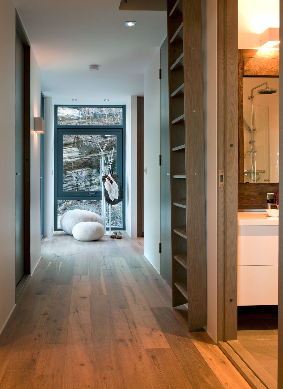 Коридор с панорамными окнами