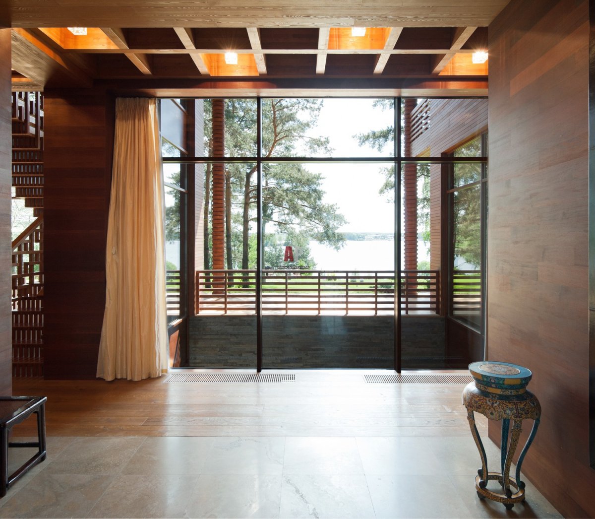 Коридор с панорамными окнами