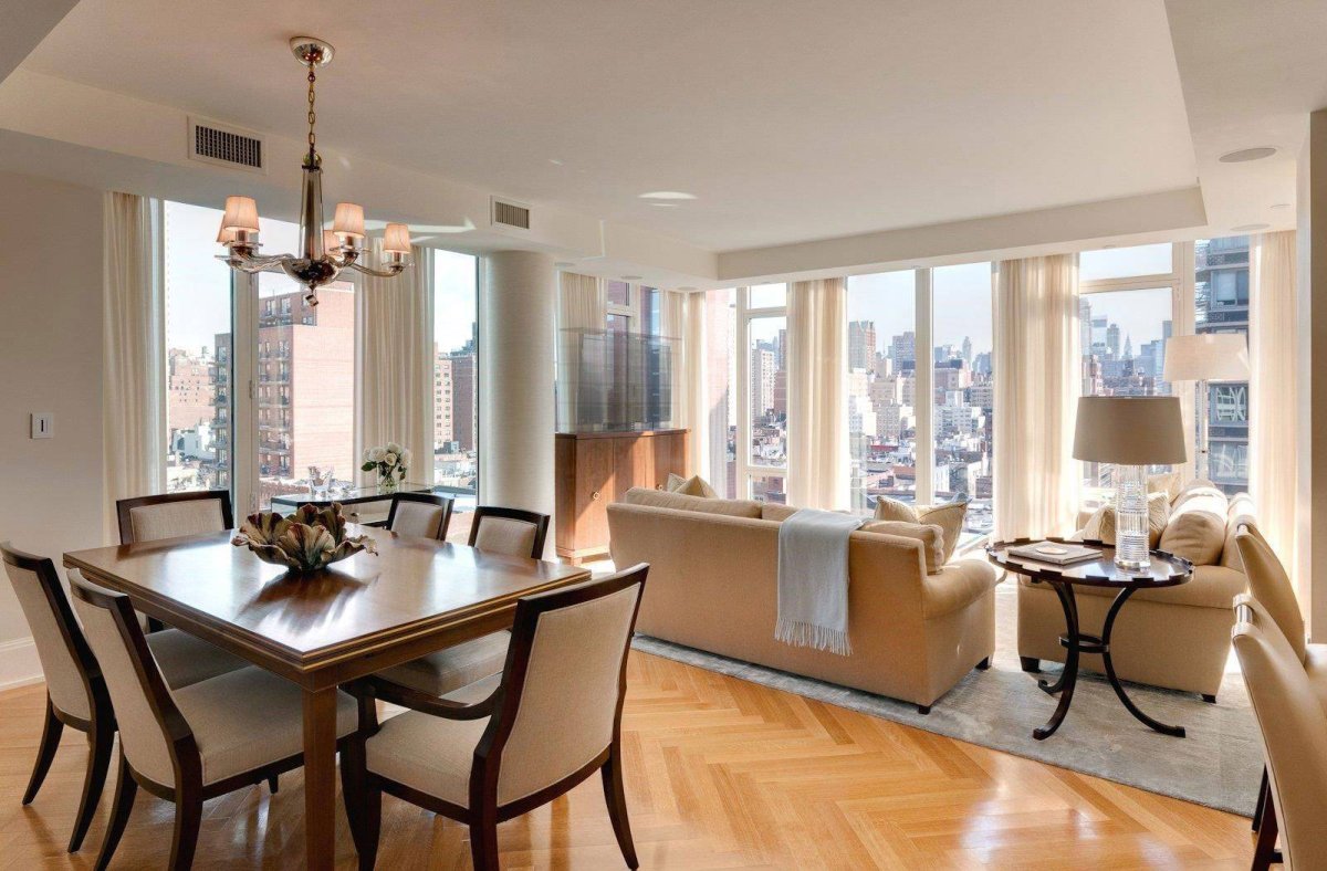 Гостиная с обеденным столом