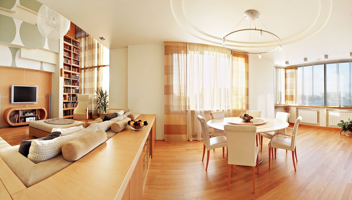 Кухня гостиная с панорамными окнами