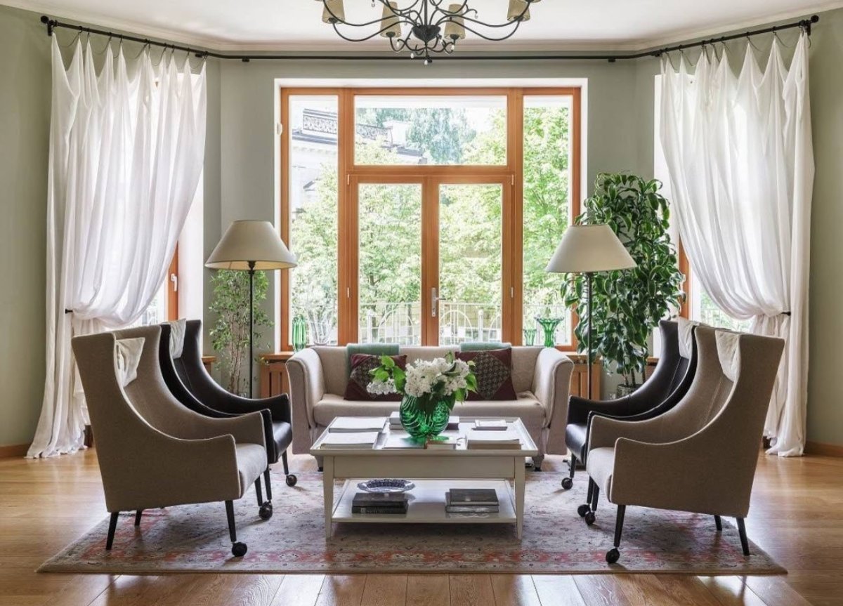 Окно в классическом стиле