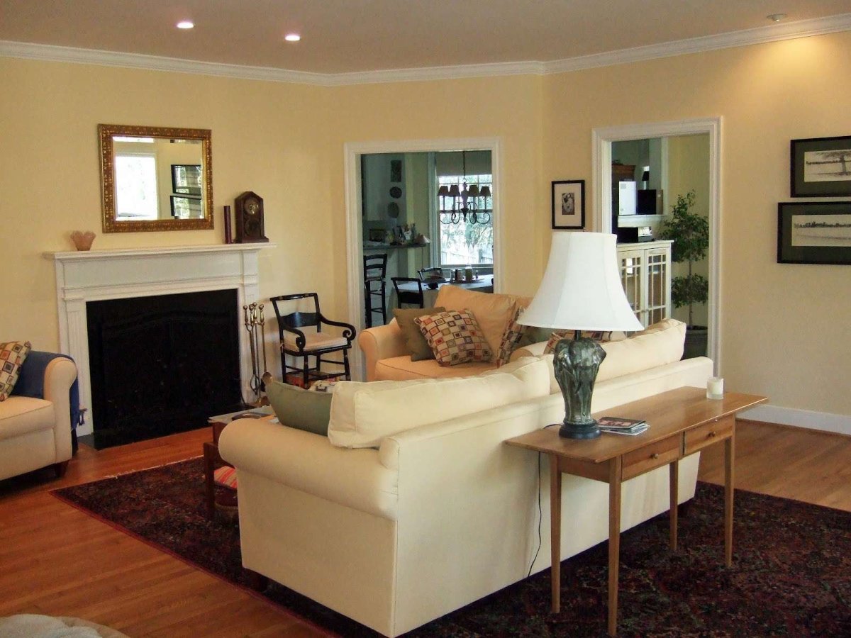 Интерьер гостинки без окна