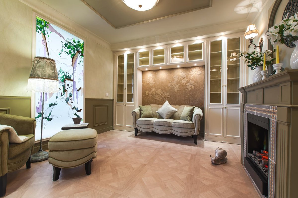 Интерьер гостиной без окон