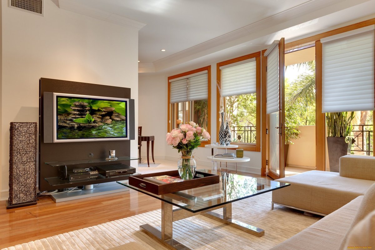 Уютная гостиная с большим телевизором