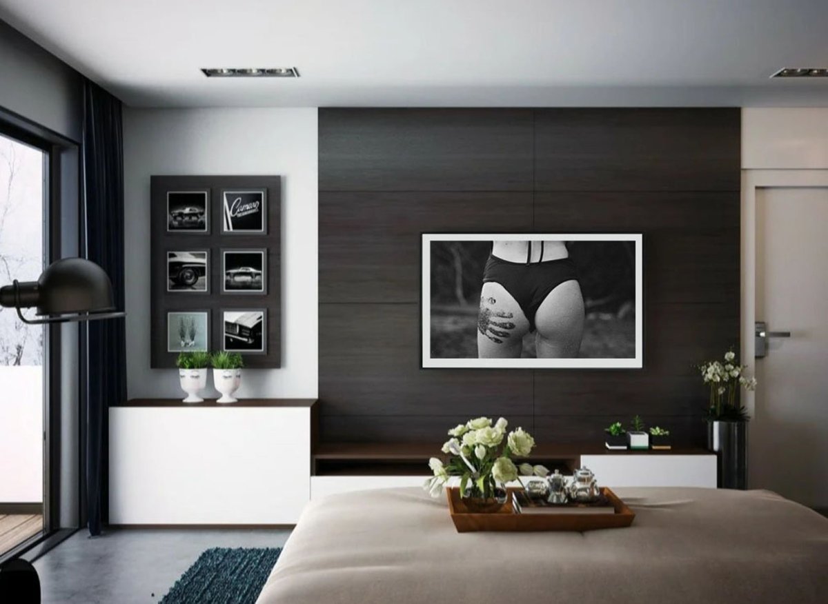 Телевизор на стене