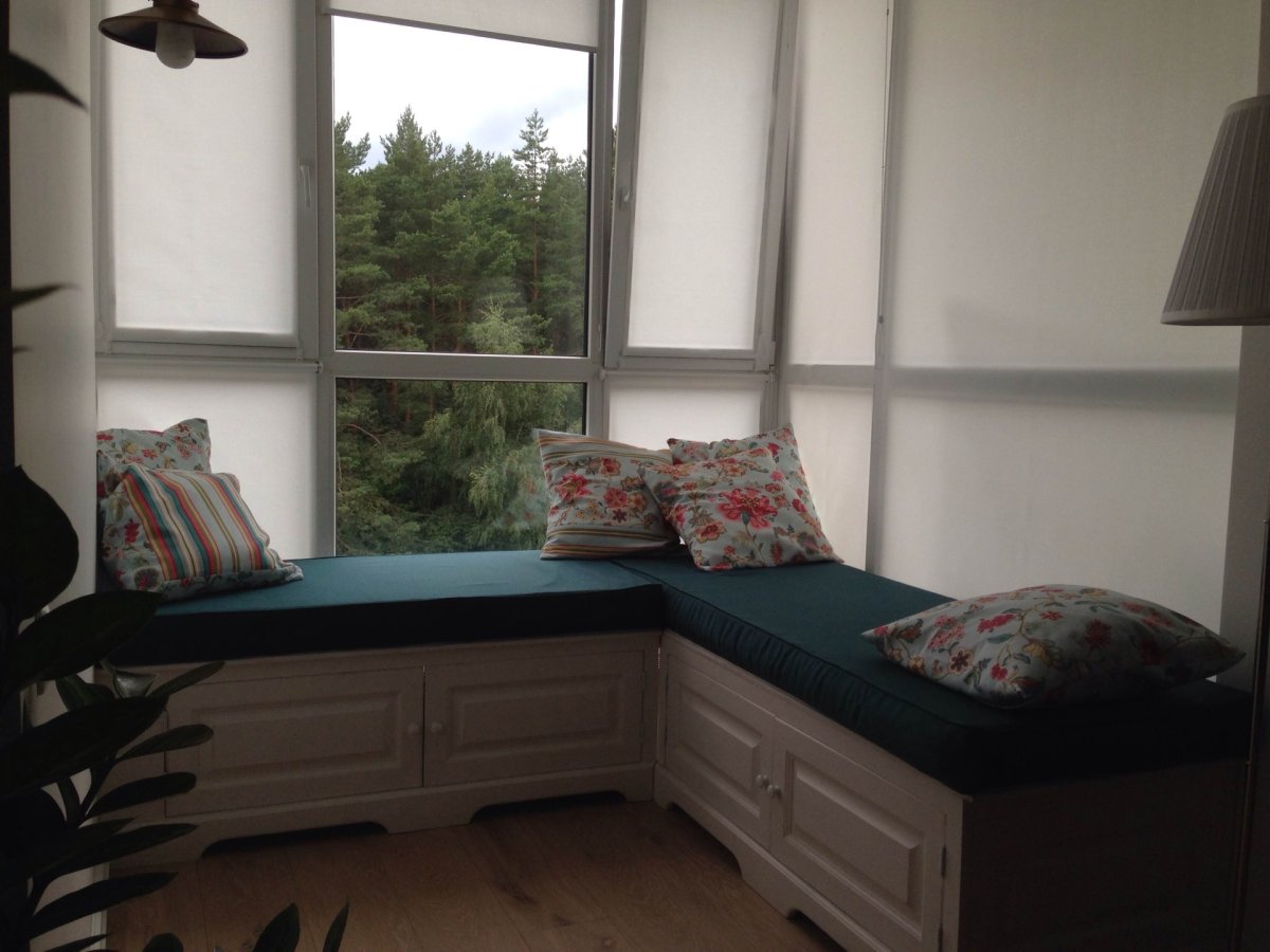 Комната с широким подоконником