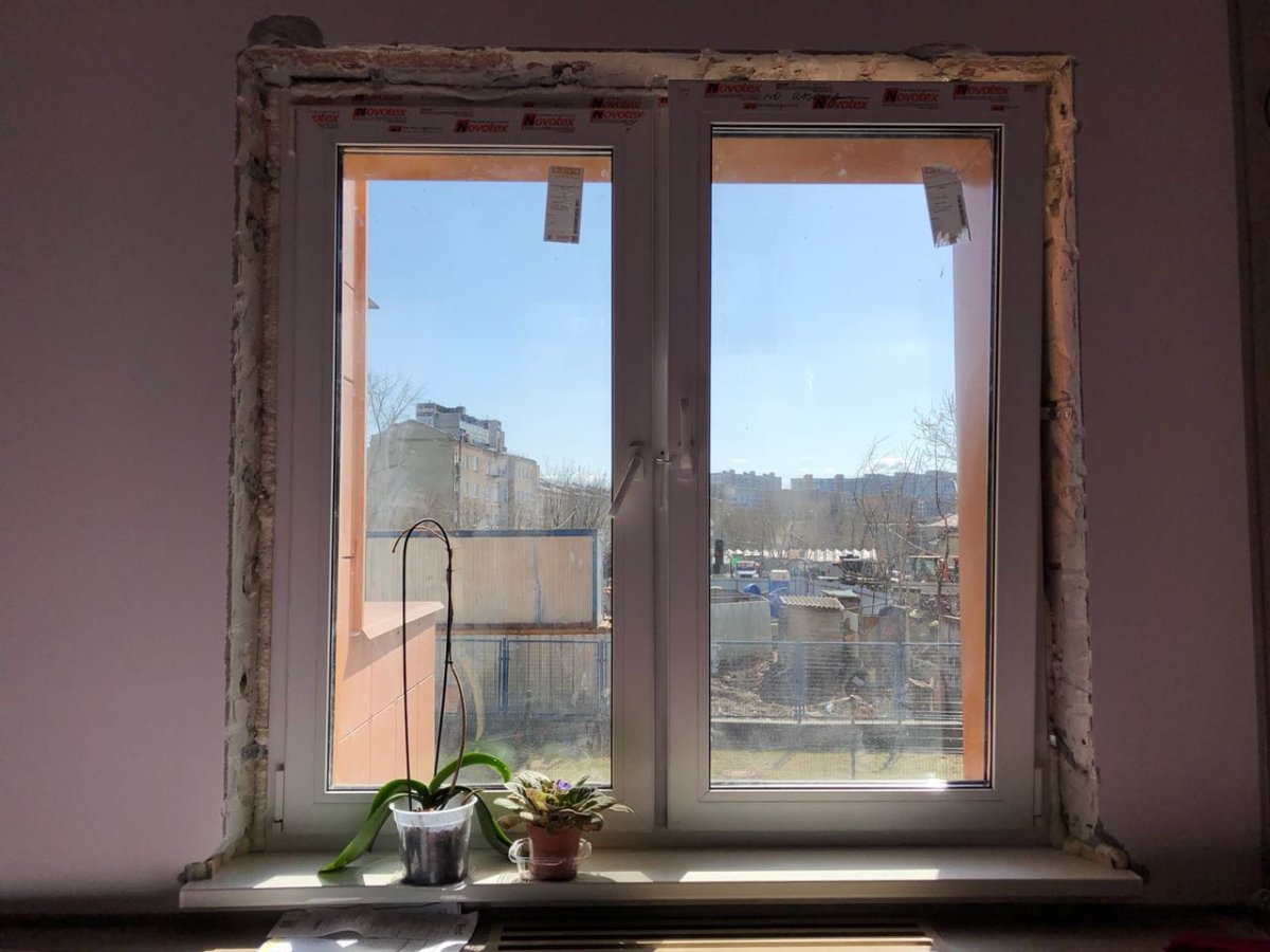 Два окна рядом откосы