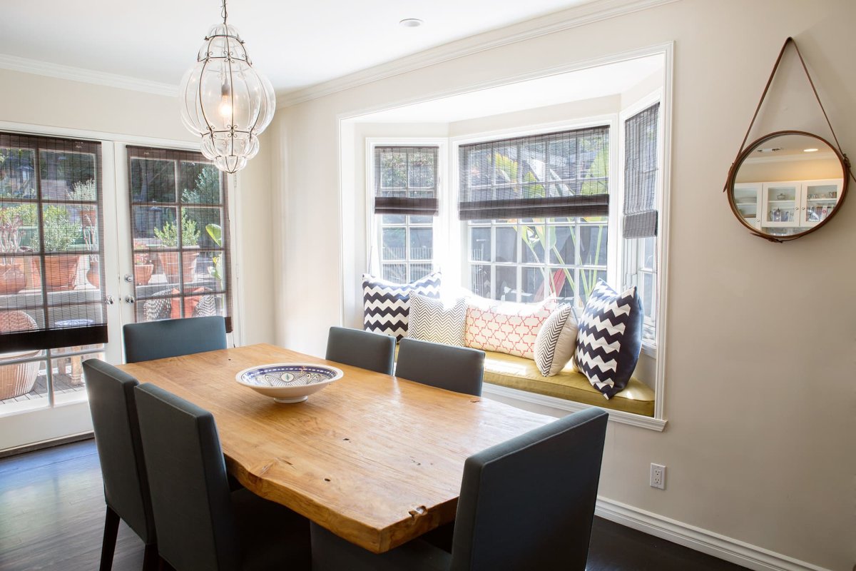 Обеденная зона на подоконнике