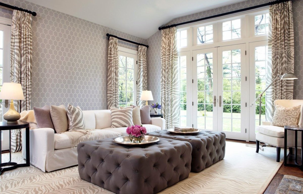 Гостиная с двумя окнами