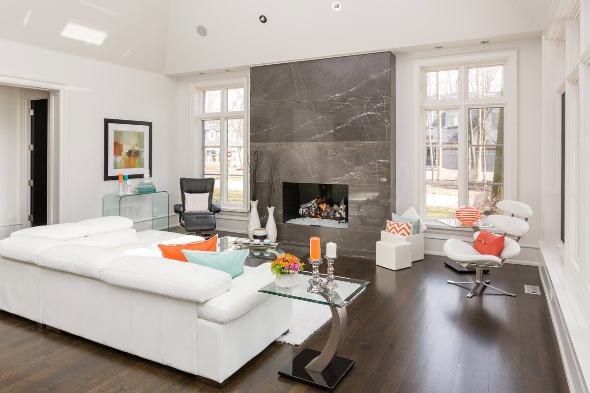 Гостиная с окном