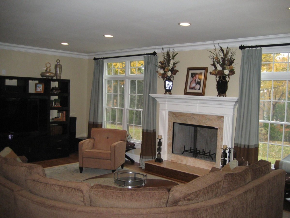 Гостиная с окном