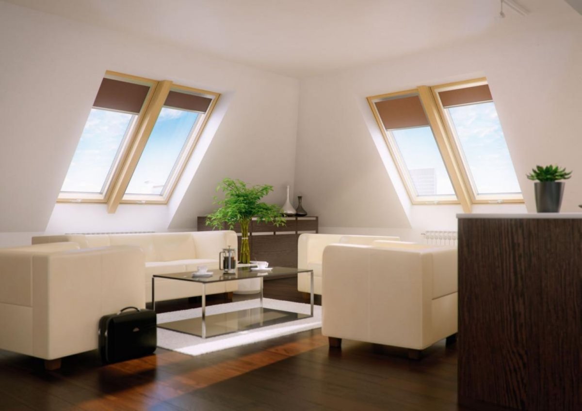 Круглое окно на мансарде