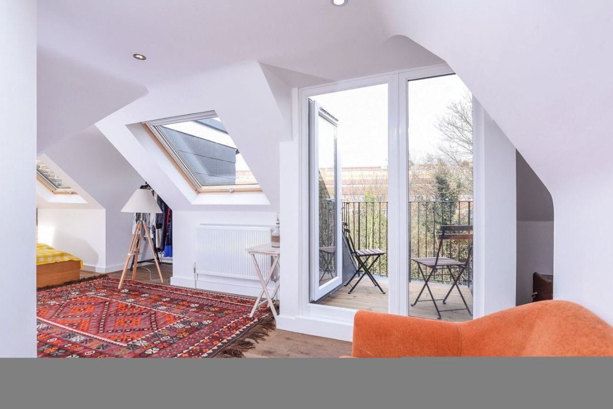 Жилая мансарда двухскатной крыши