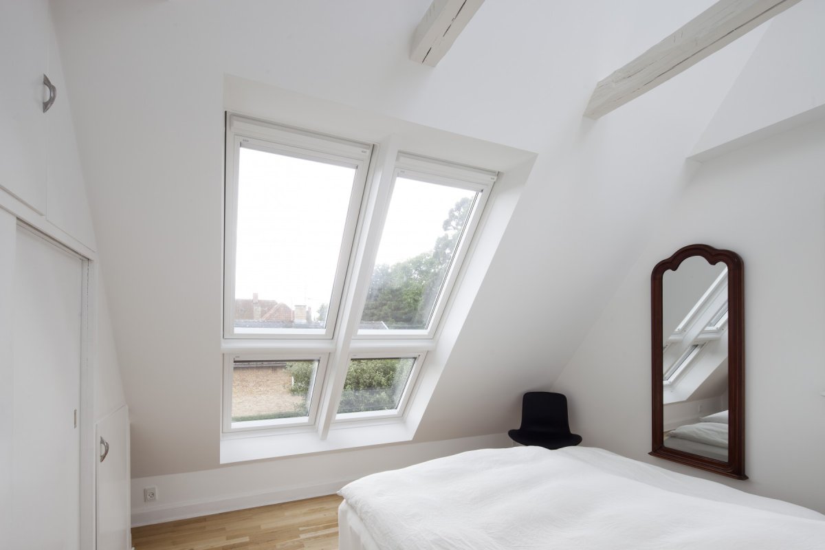 Спальня на мансарде с балконом