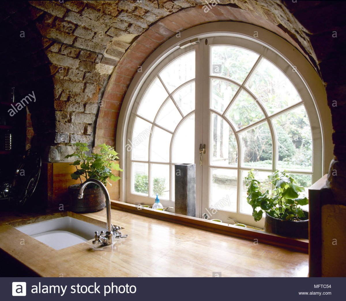 Полукруглое окно