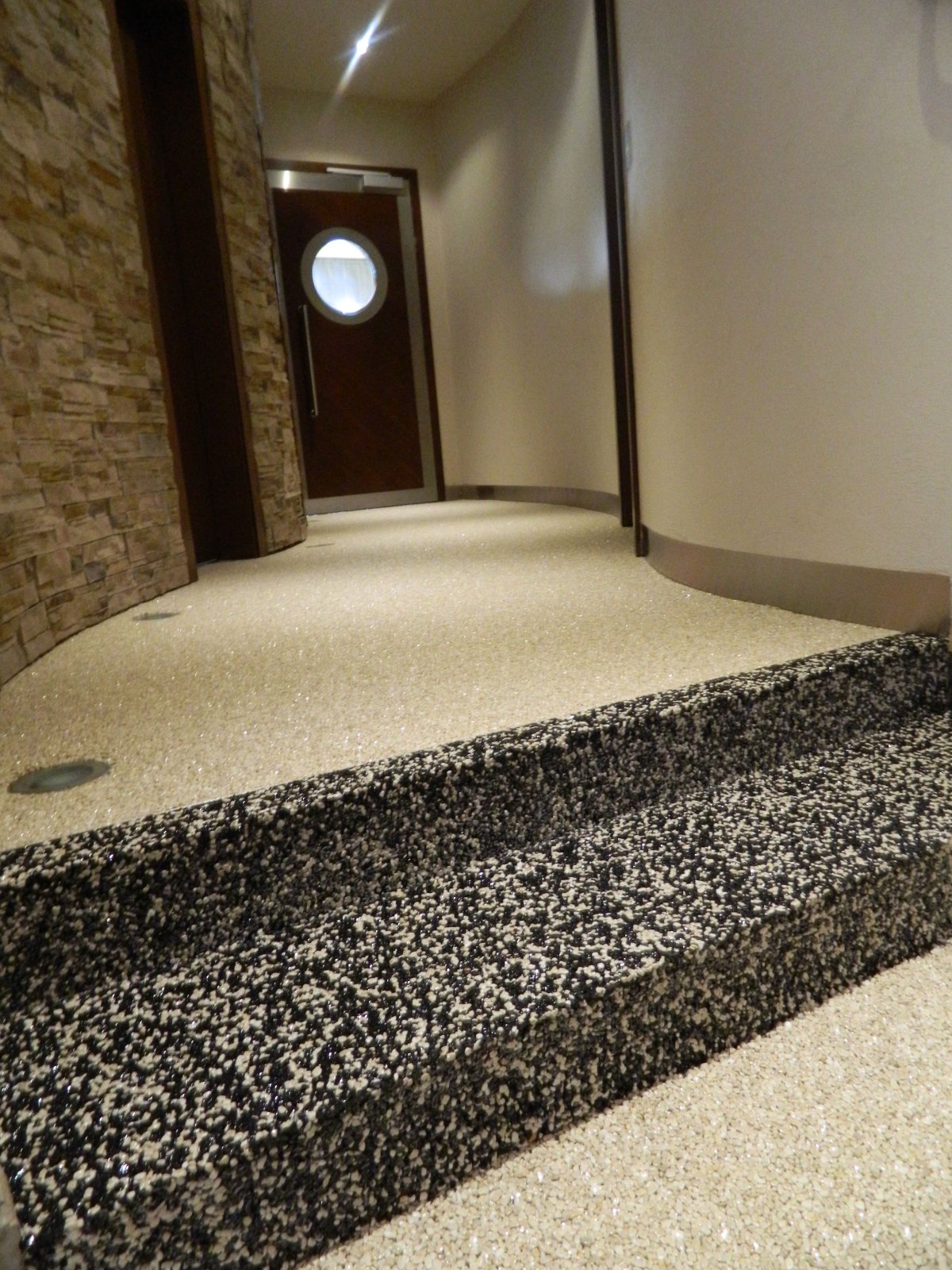 Коврик из камушков ортопедический