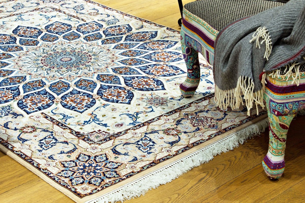 Персидский шелковый ковер