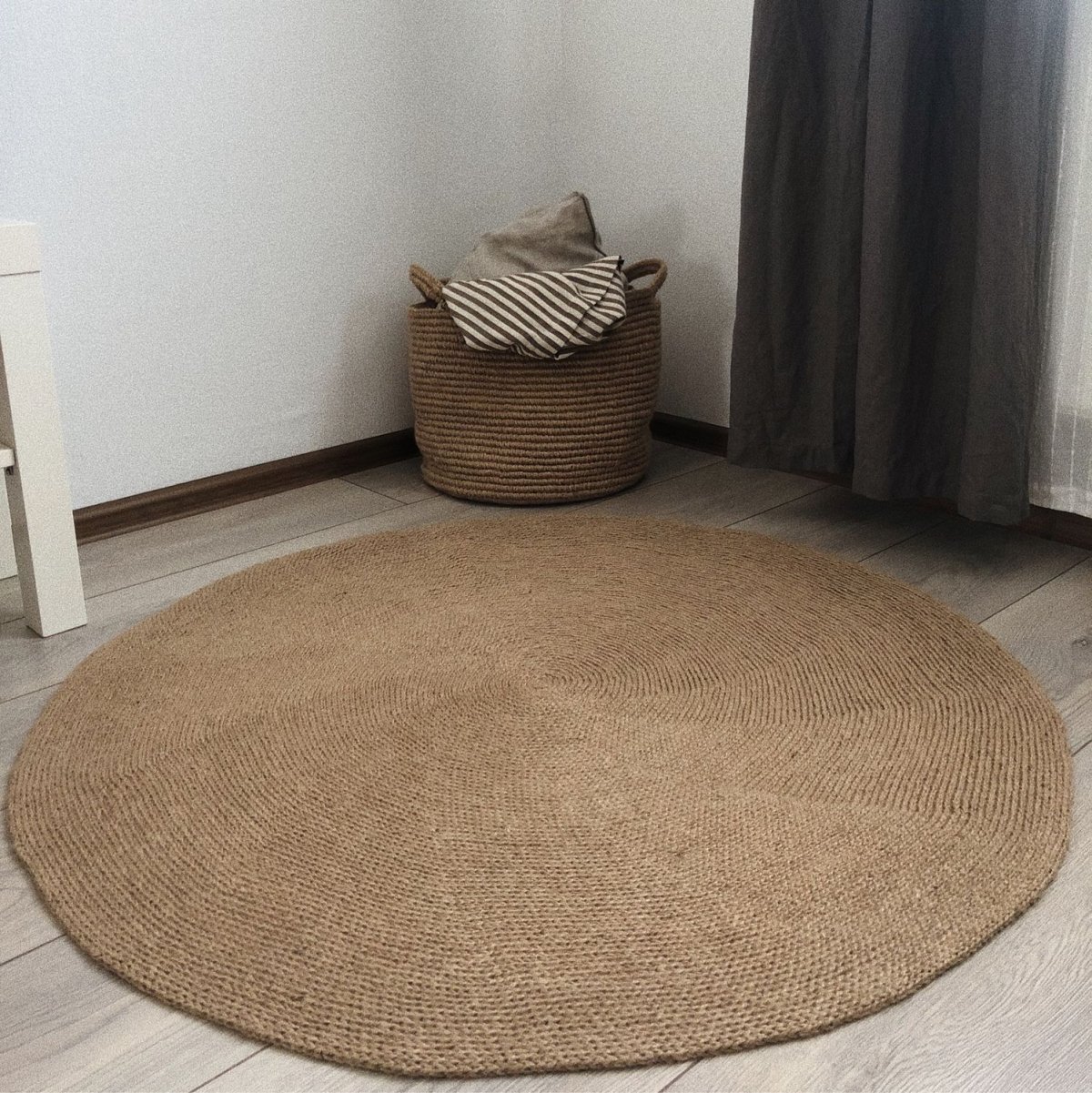 Круглый коврик из джута