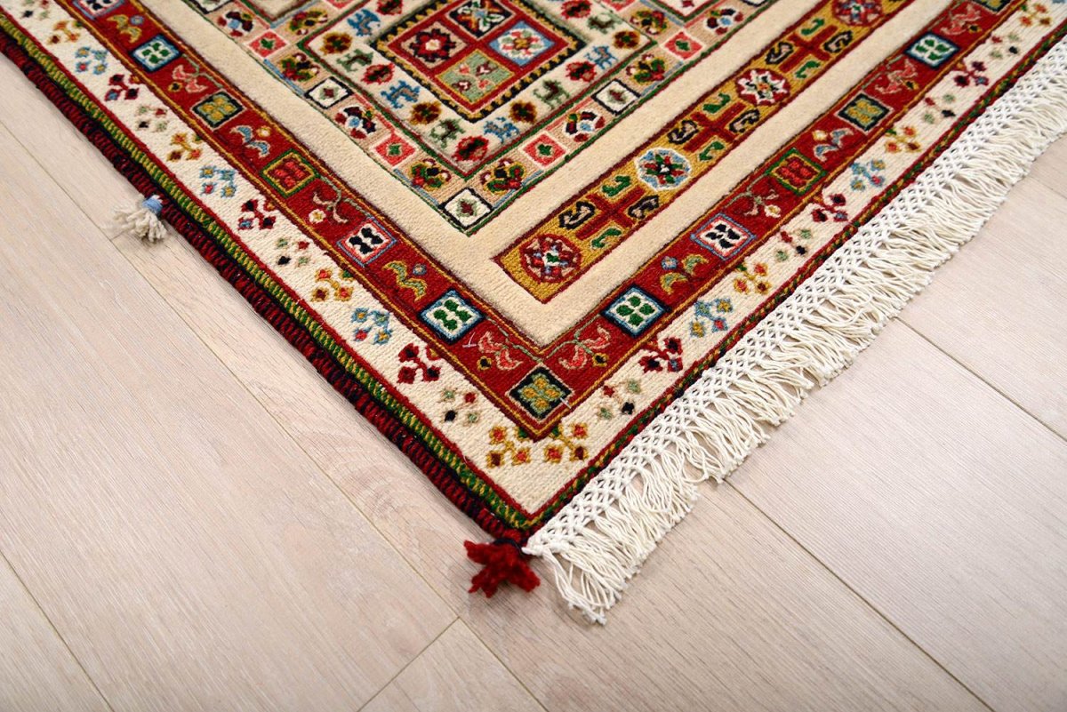 Контрастный ковер