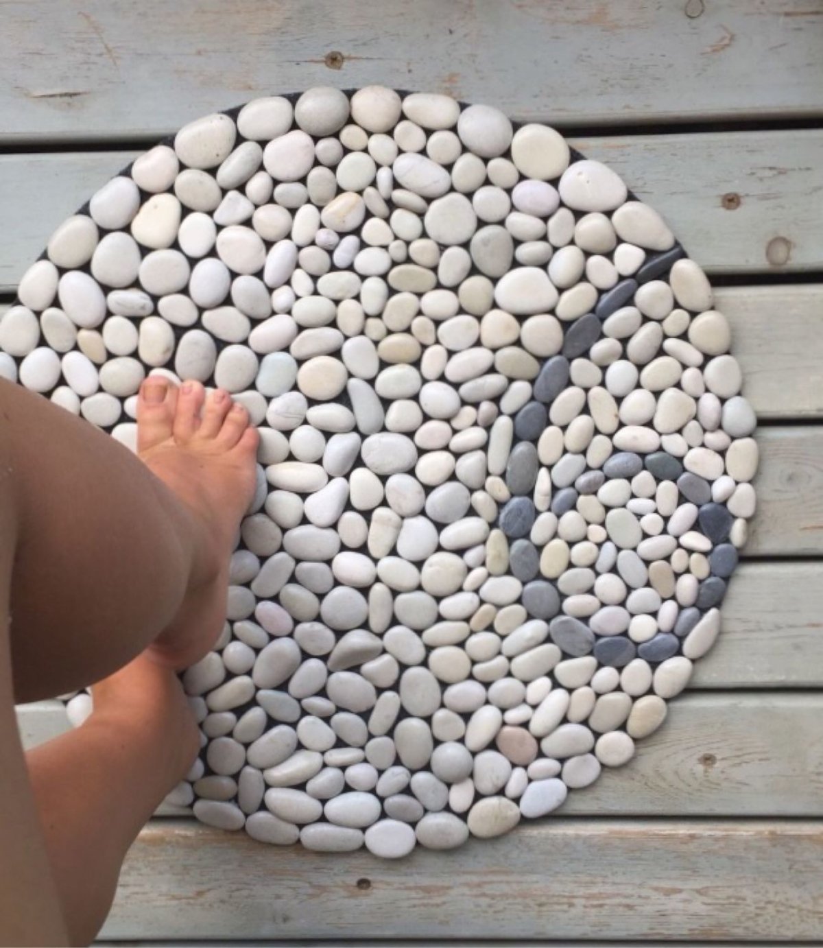Коврик из гальки для ванной