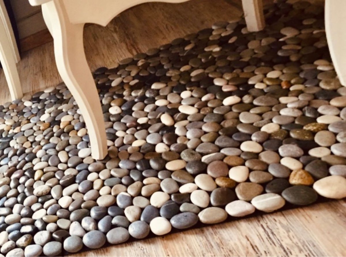 Галька в интерьере квартиры