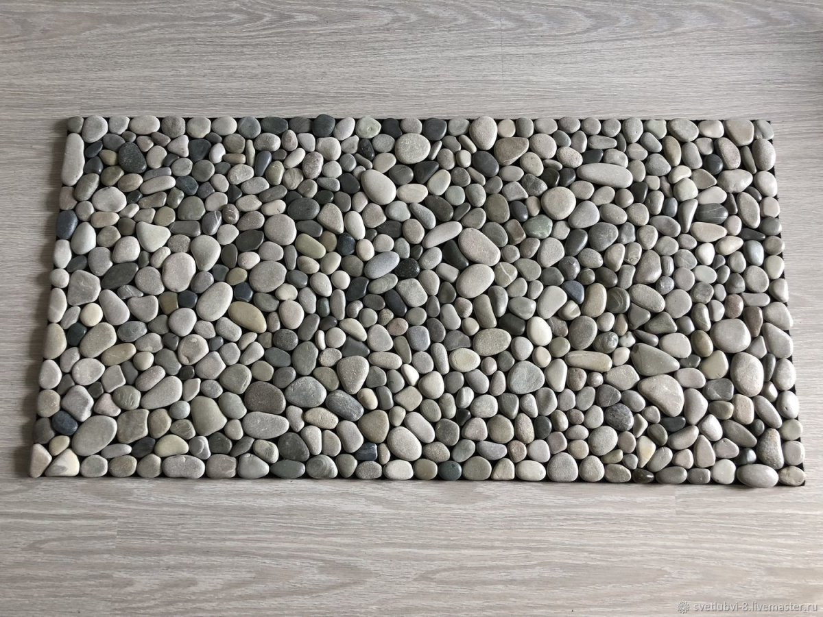 Коврик из морских камней
