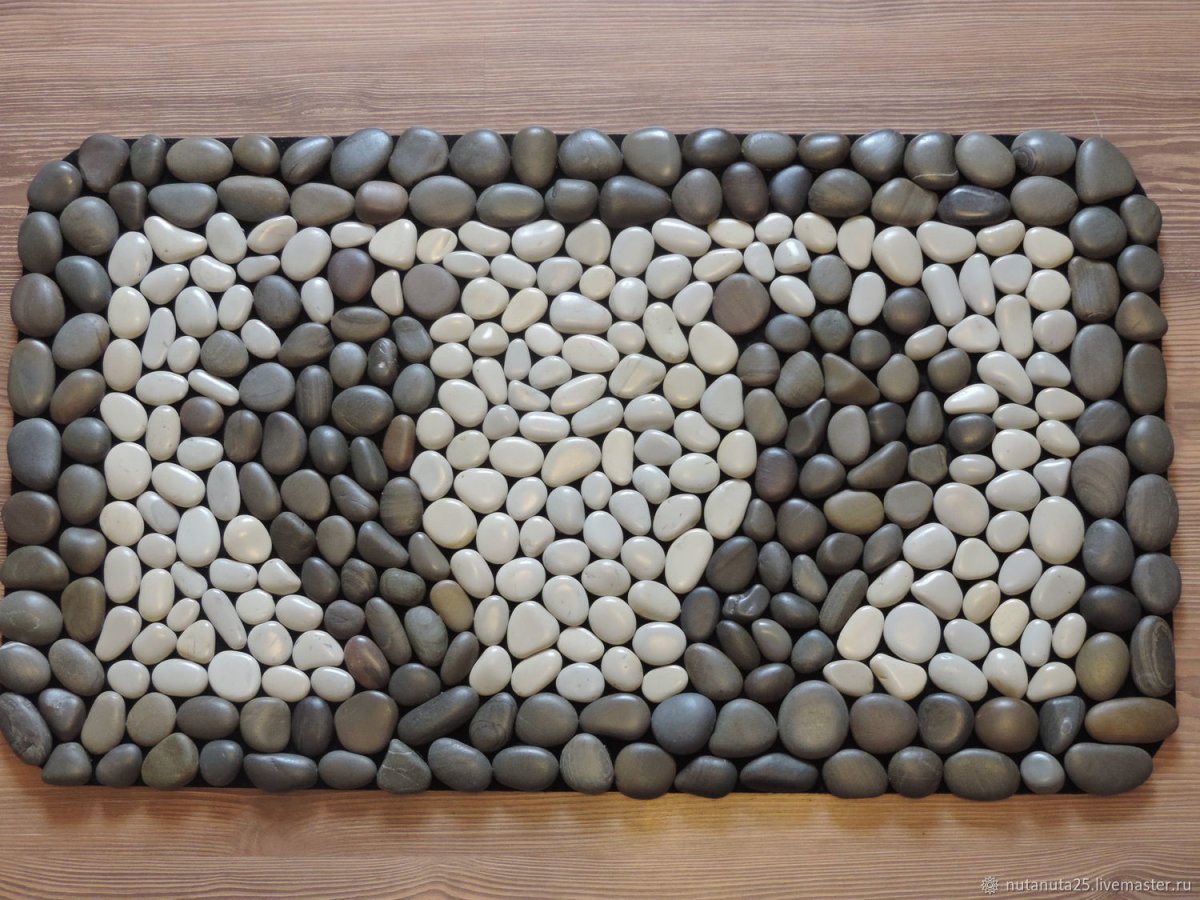 Коврик из камней