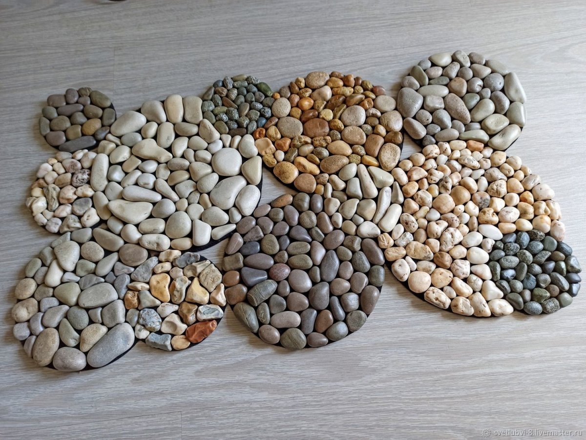 Массажный коврик из гальки