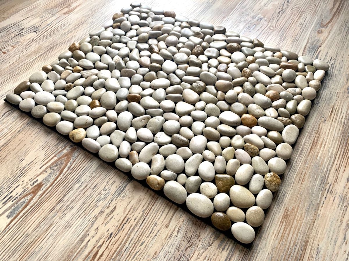 Массажный коврик из гальки