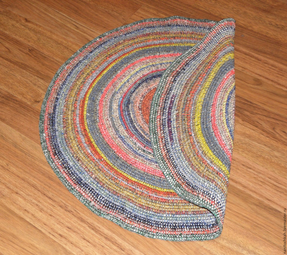 Ковер из старых джинсов