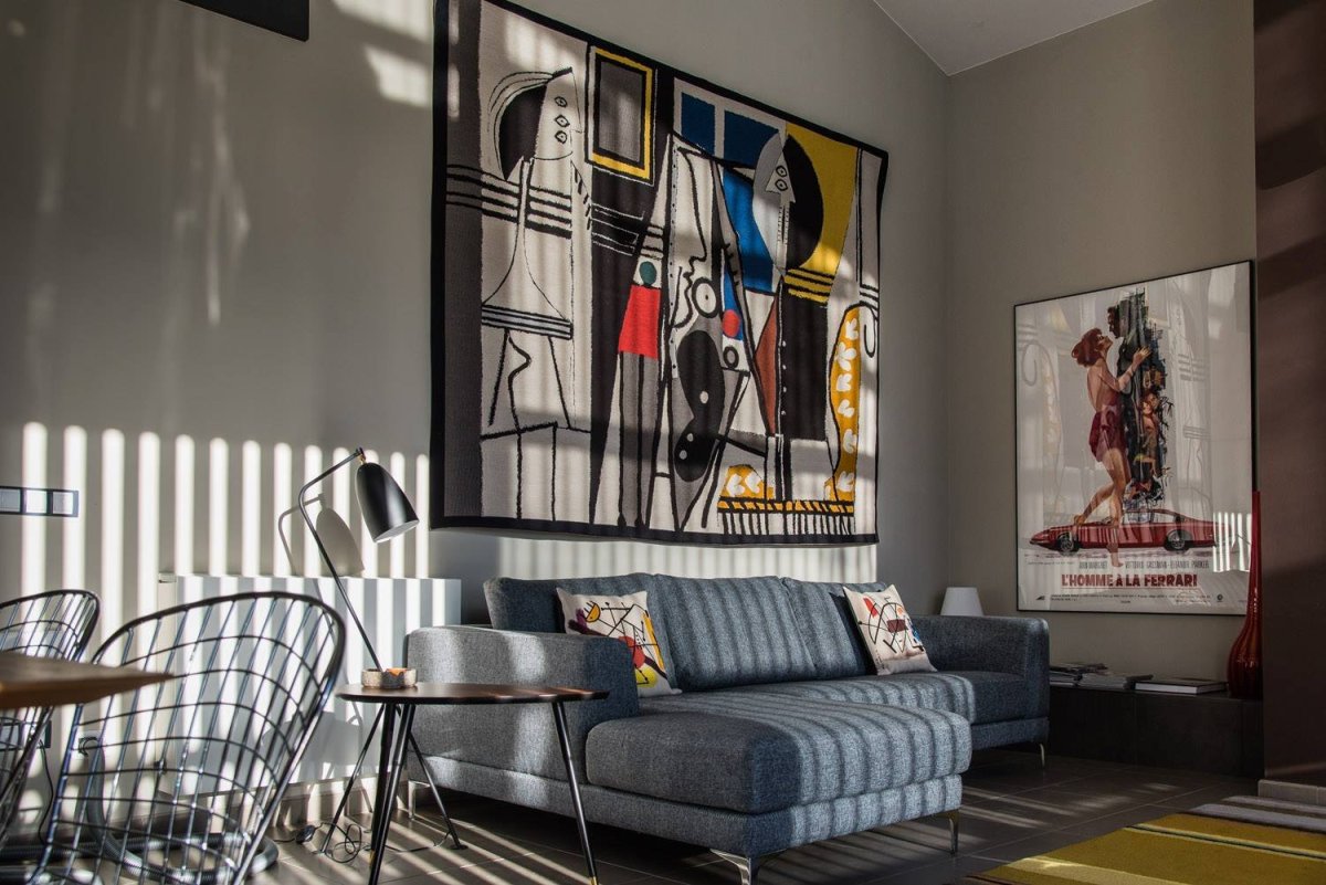 Ковер на стене в современном интерьере