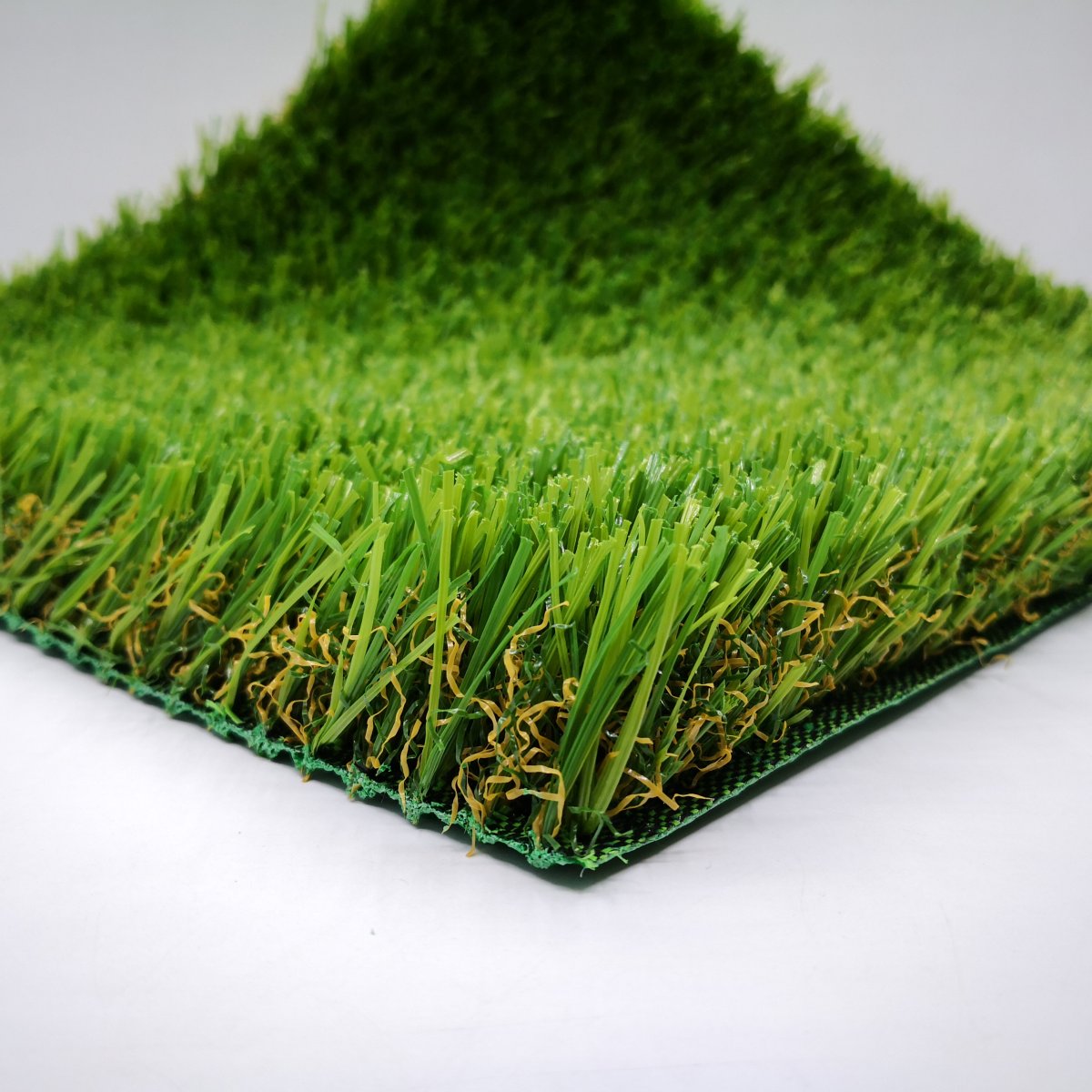 Искусственный газон в комнате