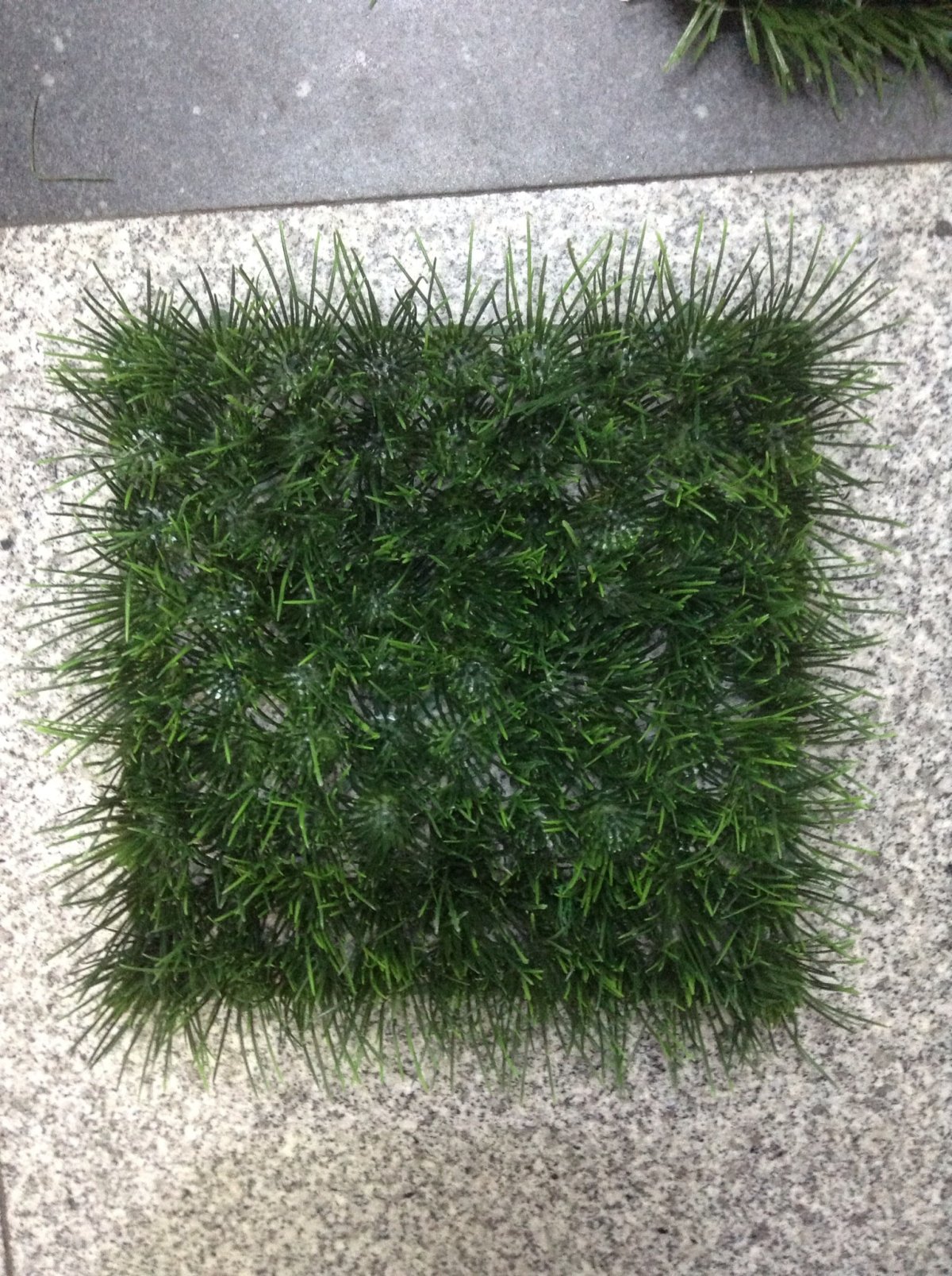 Обшивка искусственным газоном