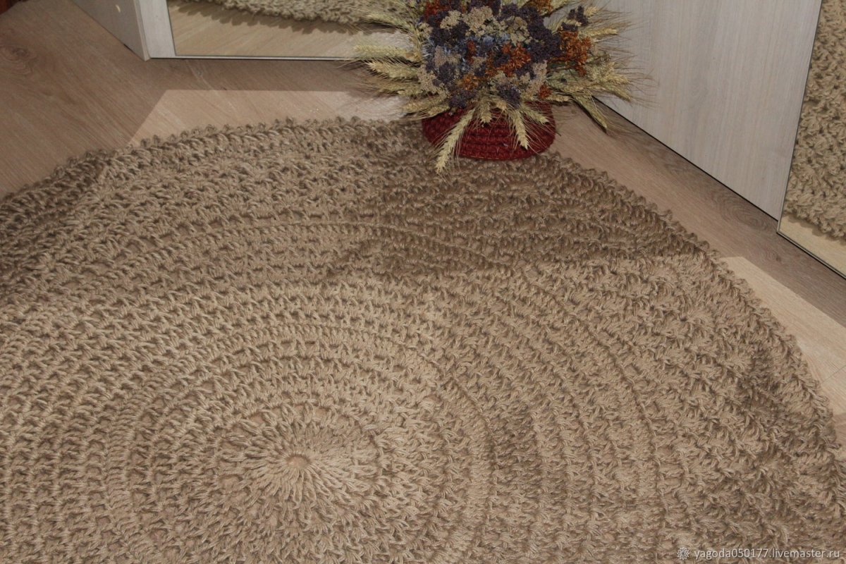 Круглый коврик из джута