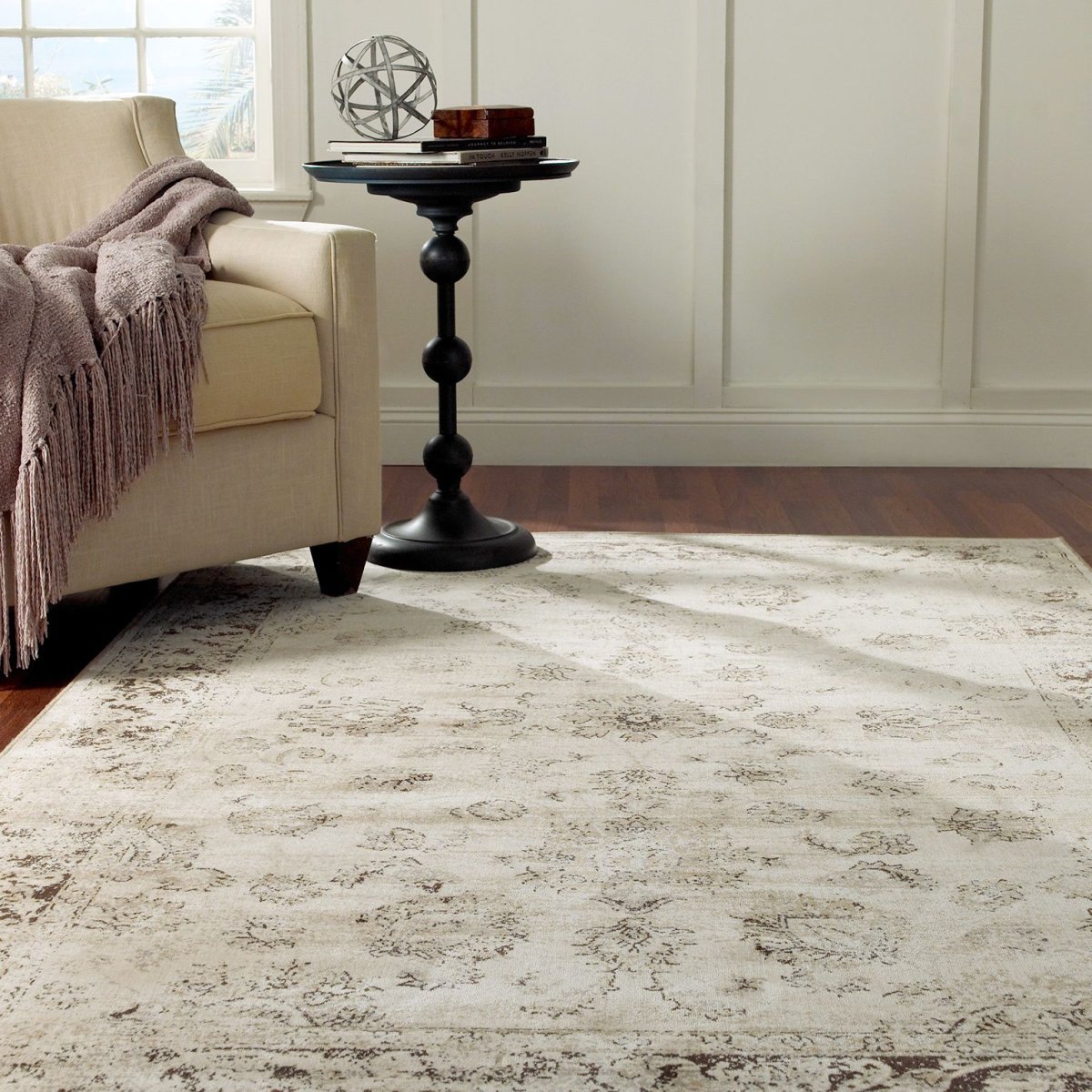 Состаренный ковер в интерьере