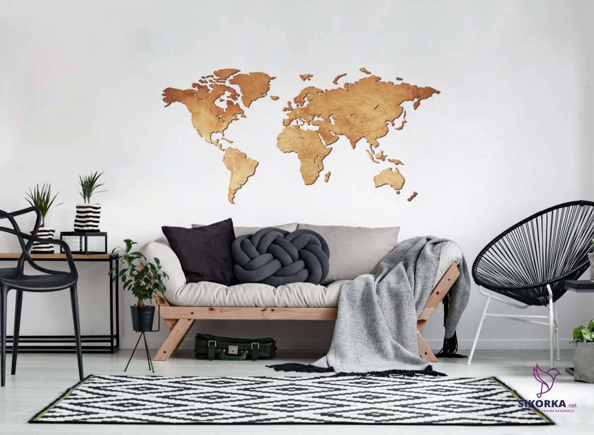 Деревянная карта мира в интерьере