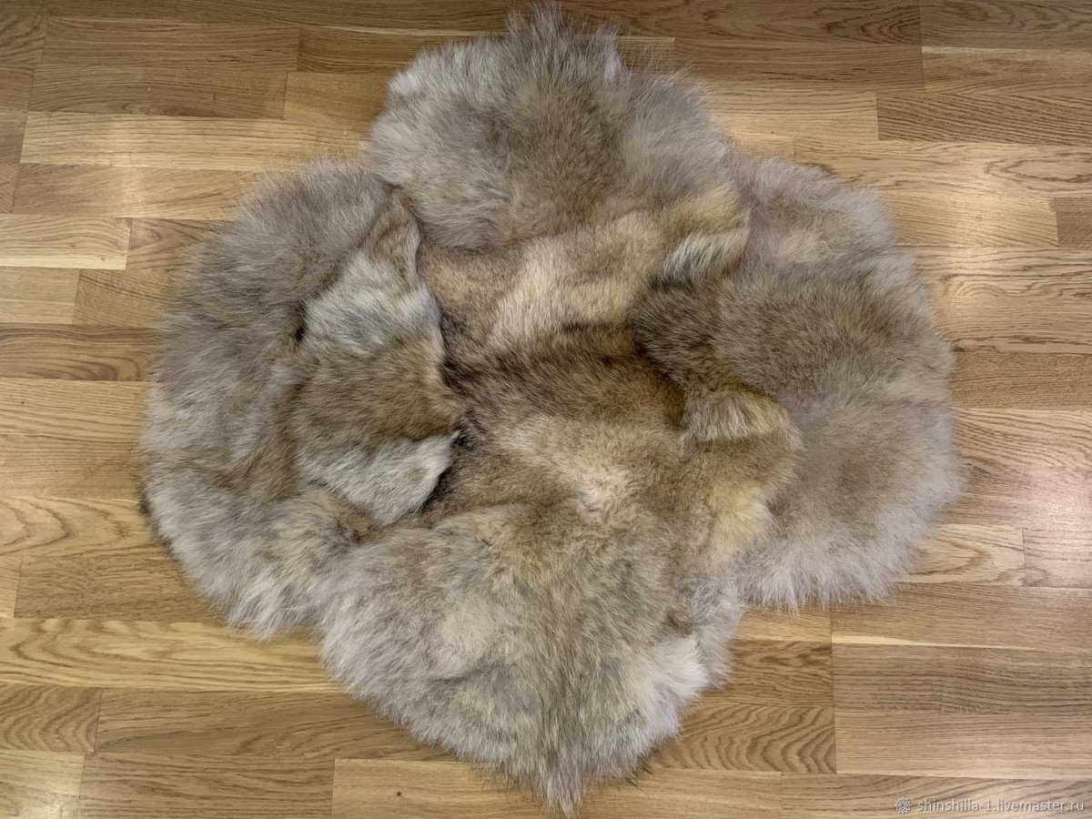 Коврик из шкуры волка